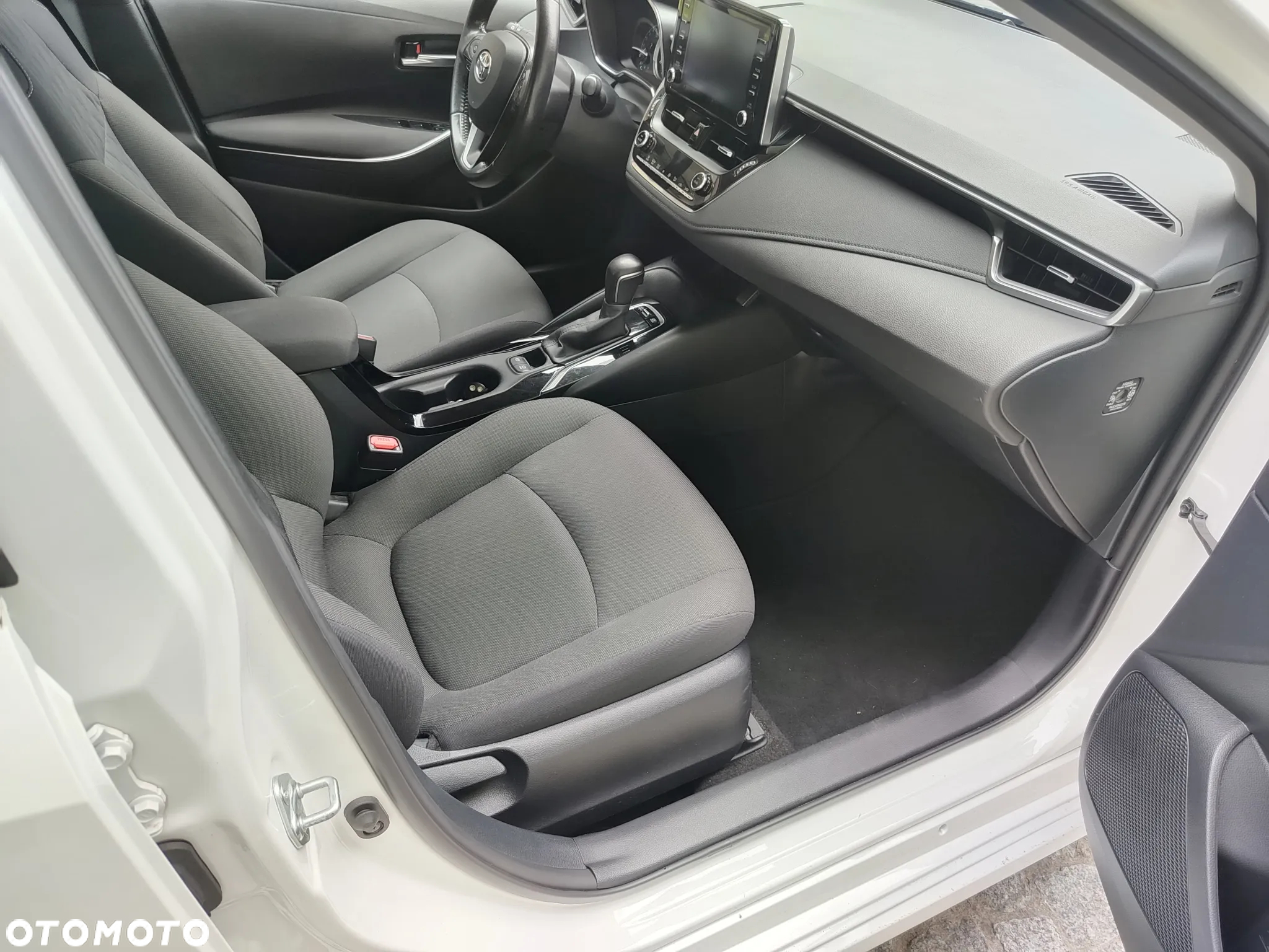 Toyota Corolla 1.8 Hybrid Comfort - 13