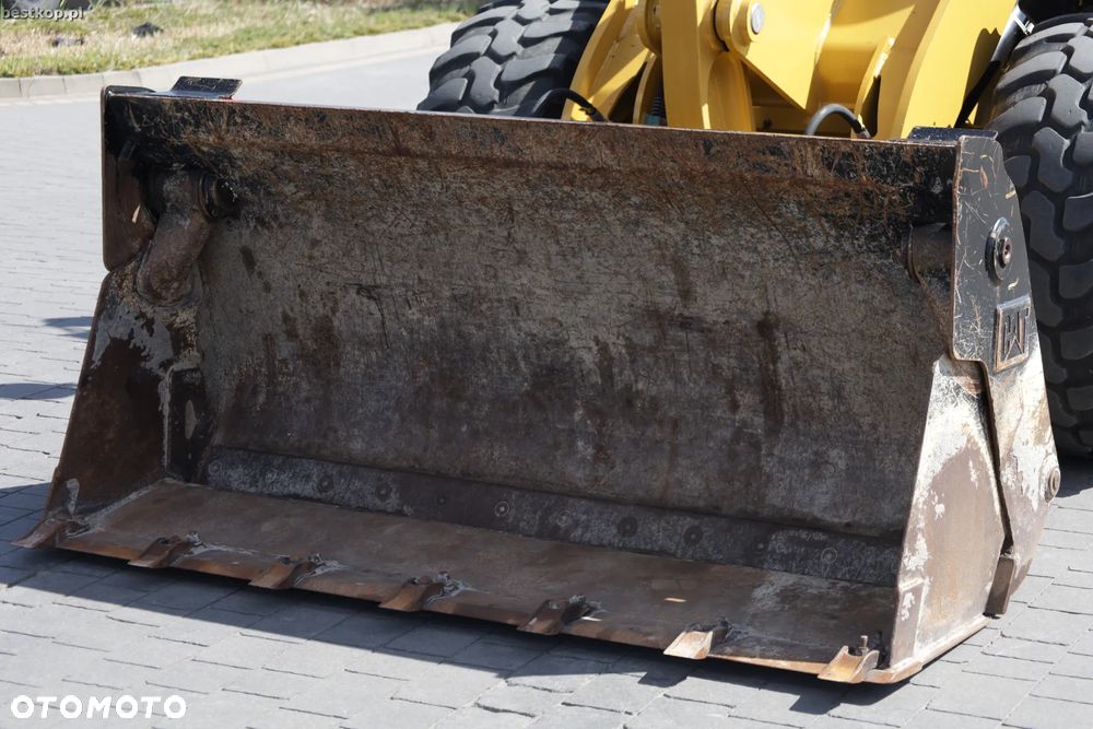 Caterpillar CAT 906M - 10