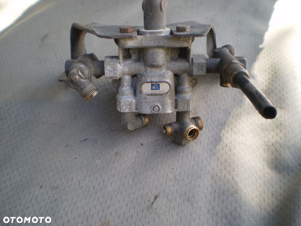 zawór wieloobwodowy SCANIA 124