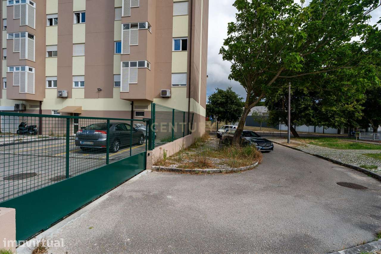 Garagem, Lumiar, Rua Frederico George - Alto da Faia - Grande imagem: 2/9