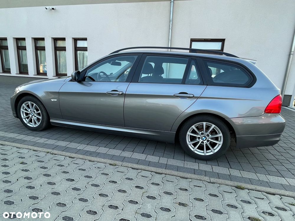 BMW Seria 3 318i Touring - 10