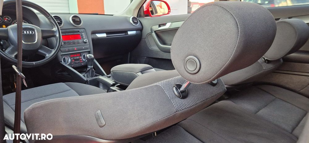 Audi A3 1.6 TDI Sportback DPF Ambiente - 31