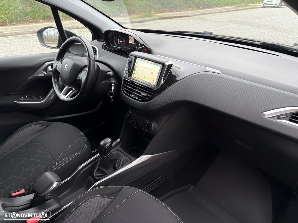 Peugeot 2008 1.2 PureTech Style - 12