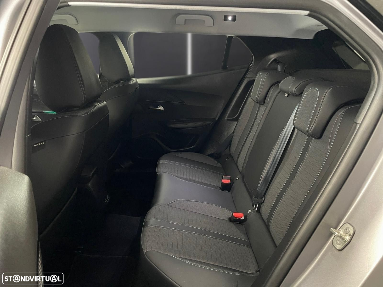 Peugeot 2008 1.2 PureTech Allure - 24