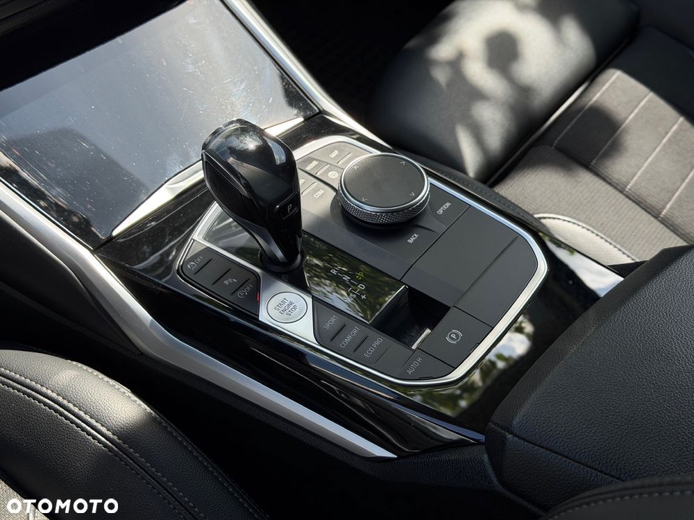 BMW Seria 3 330i Sport Line - 18