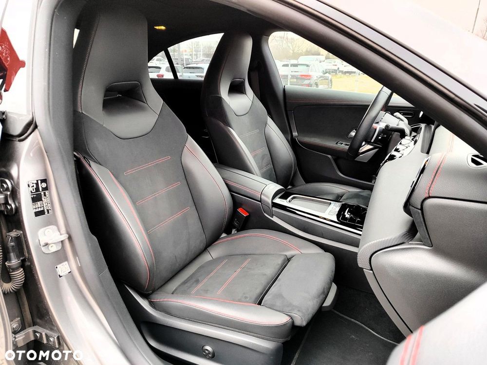 Mercedes-Benz CLA - 12