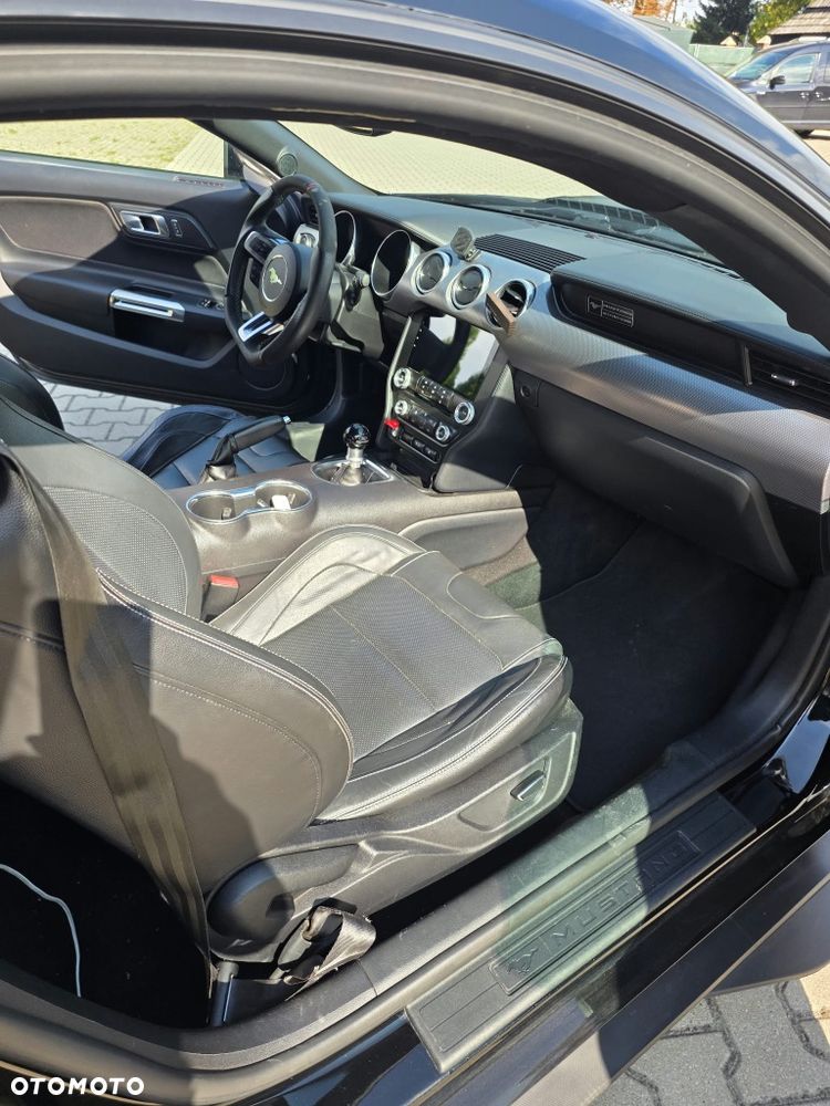Ford Mustang - 4