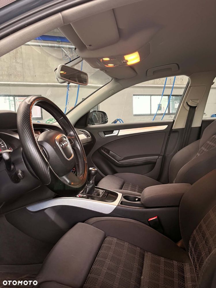 Audi A4 Limousine - 17