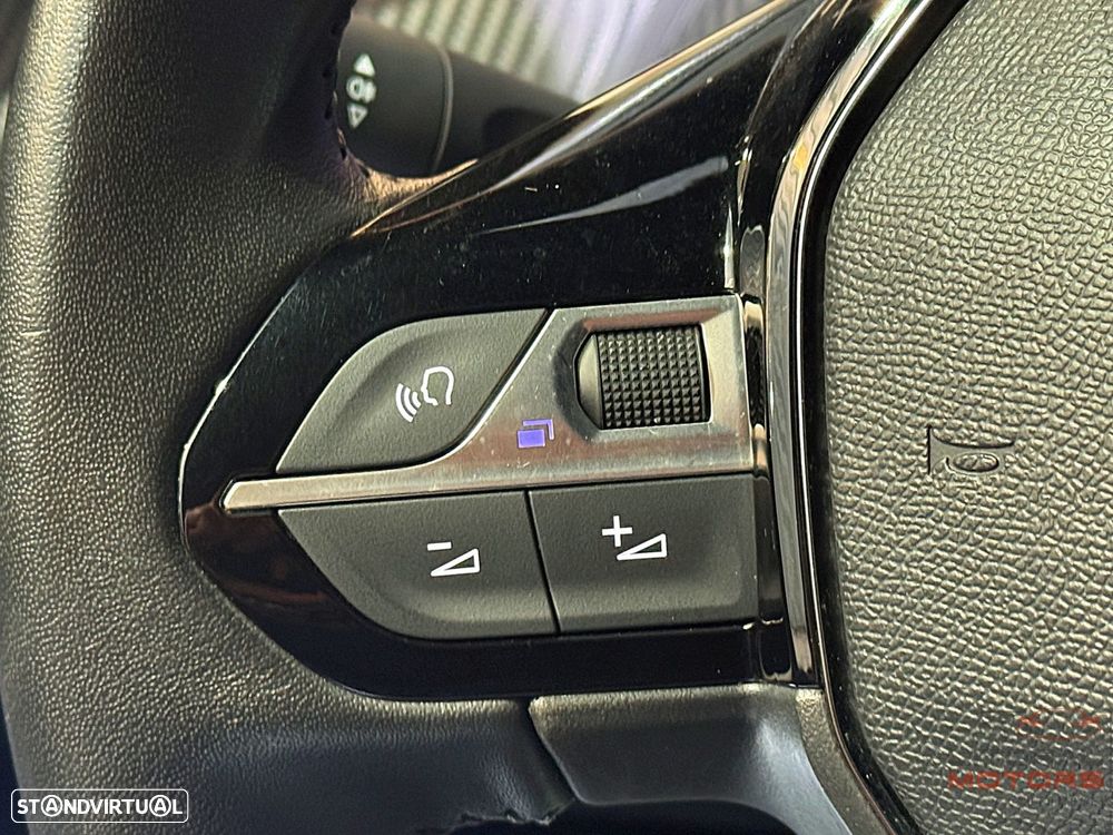 Peugeot 2008 1.2 PureTech Allure Pack - 22