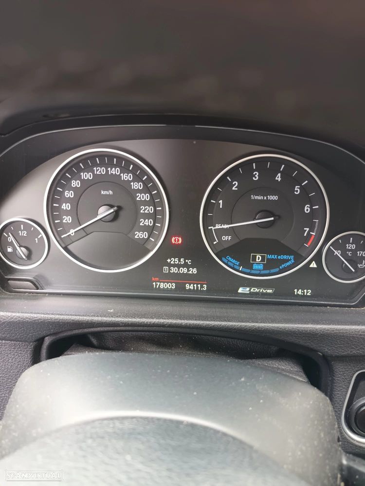 BMW 330 e iPerformance - 10