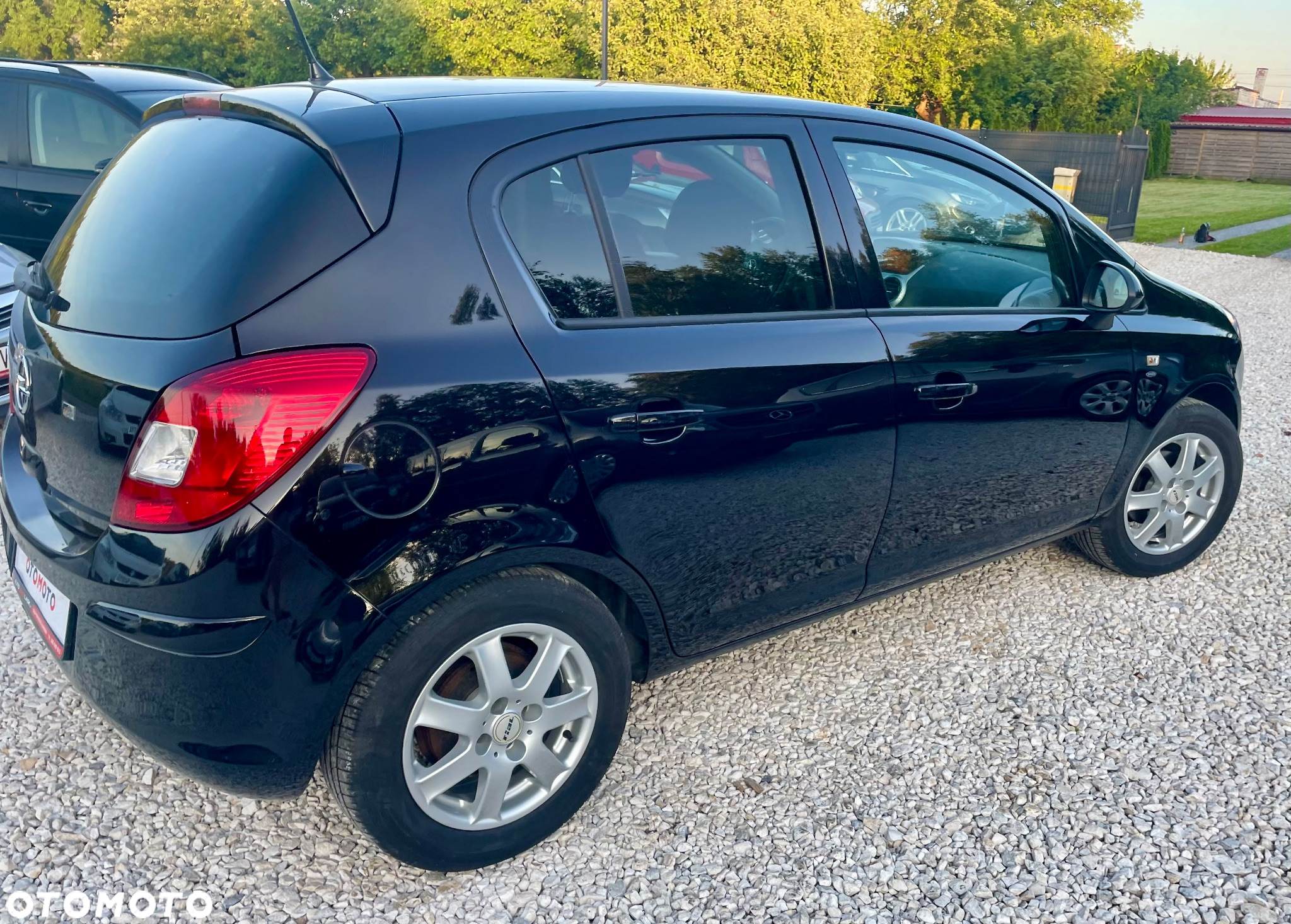 Opel Corsa 1.4 16V Innovation - 20