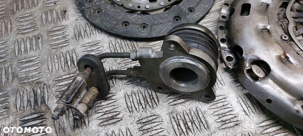SPRZĘGŁO TARCZA + DOCISK + ŁOŻYSKO OPOROWE KIA CARENS III 2.0 CRDI - 9