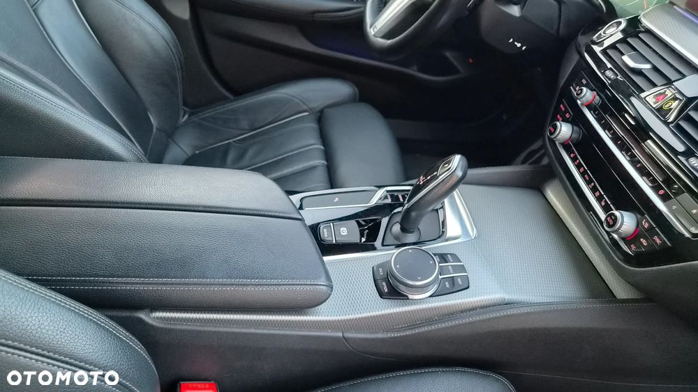 BMW Seria 5 520d xDrive - 13
