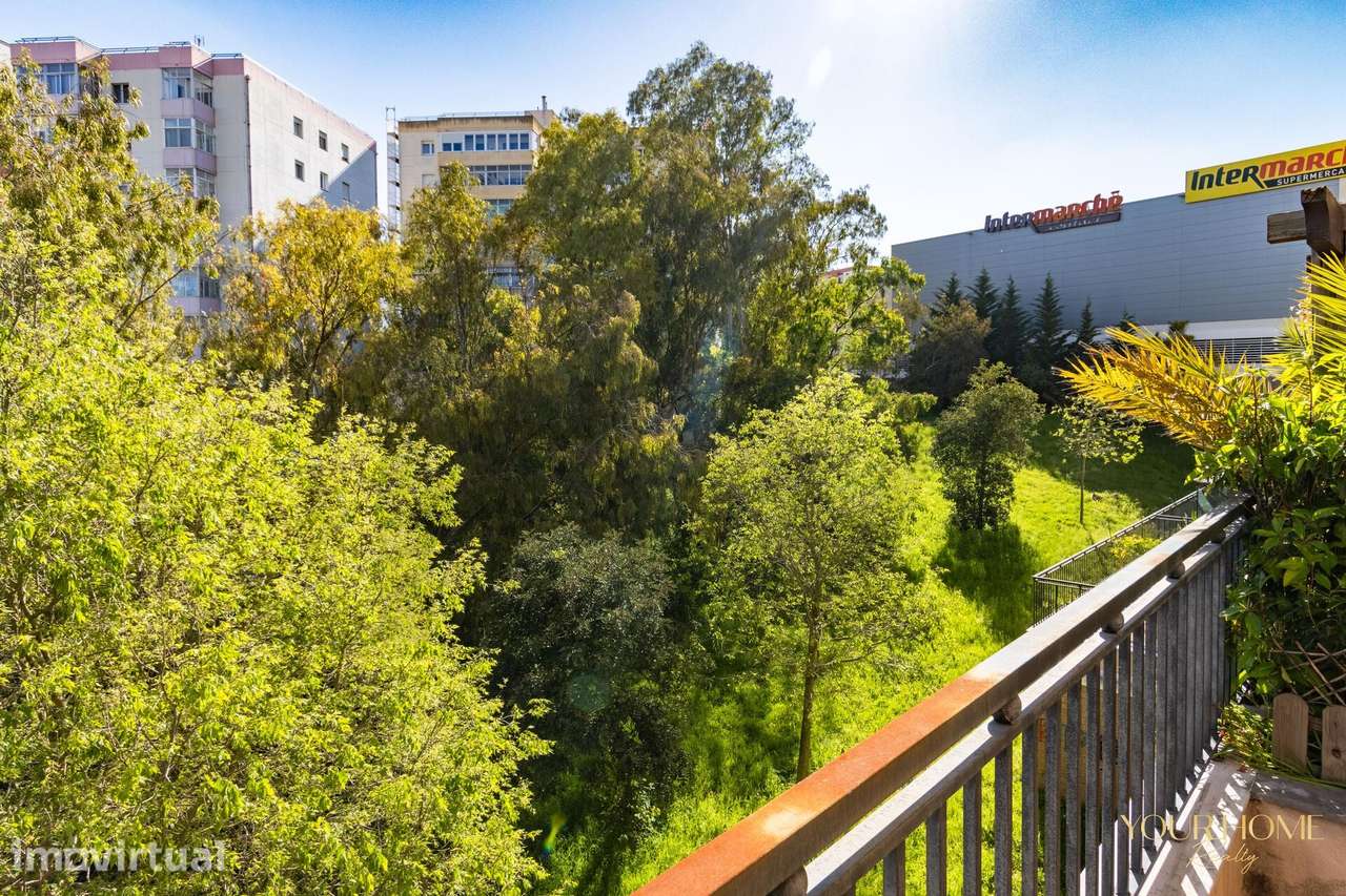 Loures | Exclusivo T3 com terraço panorâmico e box para 3 viaturas - Grande imagem: 2/37