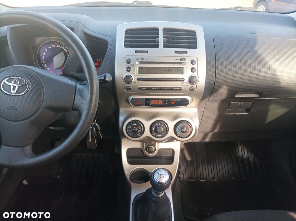 Toyota Urban Cruiser 1.4 D-4D 4x4 Life - 24
