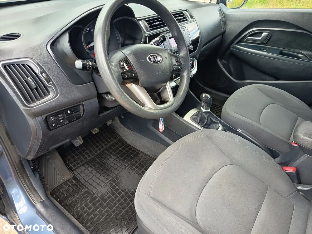 Kia Rio 1.4 M - 10