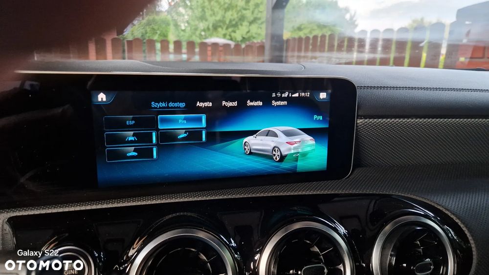 Mercedes-Benz CLA 180 7G-DCT - 22