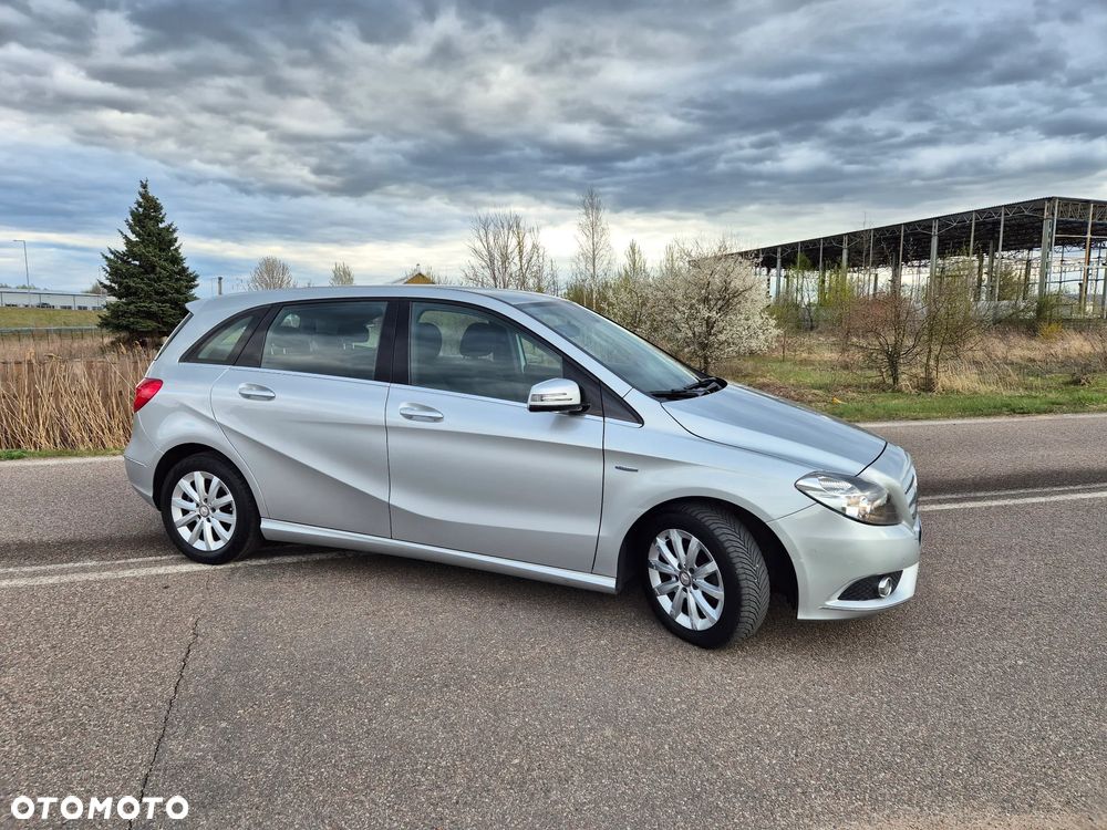 Mercedes-Benz Klasa B 180 CDI (BlueEFFICIENCY) 7G-DCT - 17