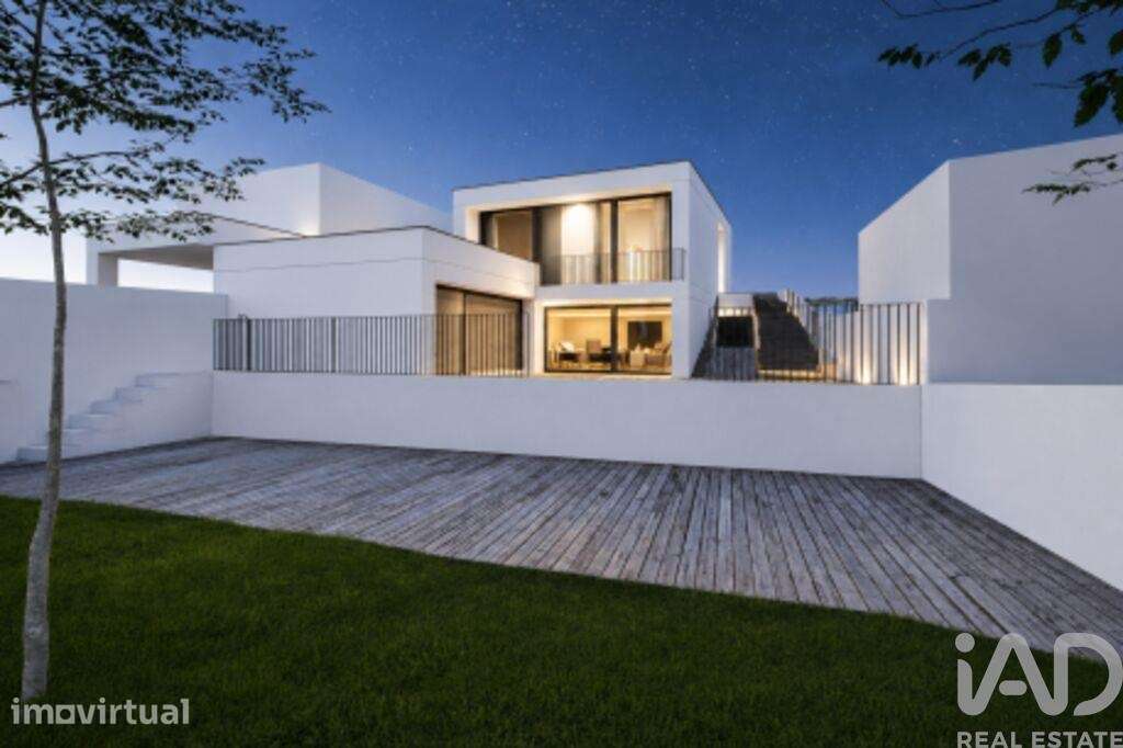Casa / Villa T3 em Freixo de Cima e de Baixo de 221,00 m2 - Grande imagem: 2/21