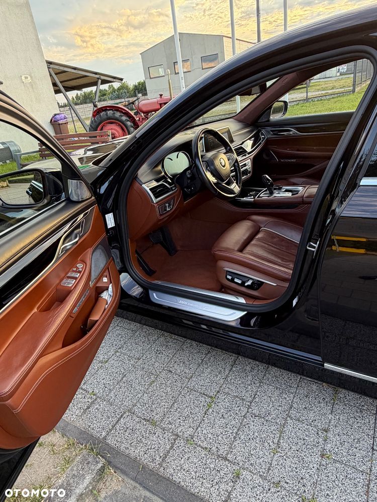 BMW Seria 7 750Li - 12