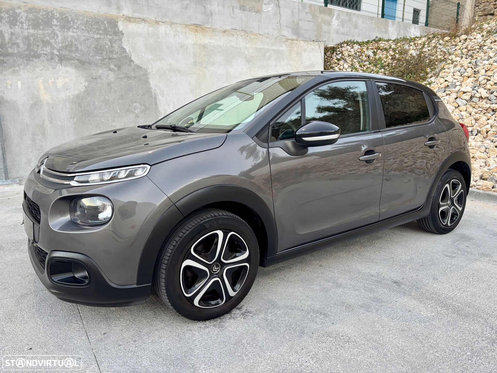 Citroën C3 1.2 PureTech Shine - 3