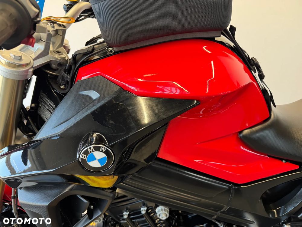 BMW F - 21