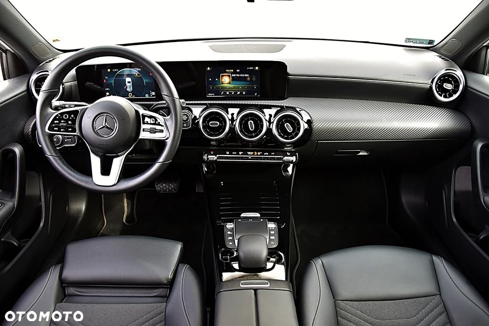 Mercedes-Benz Klasa A 200 7G-DCT - 19