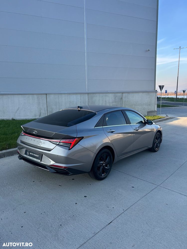 Hyundai Elantra 1.6 l 123 CP CVT Highway - 13