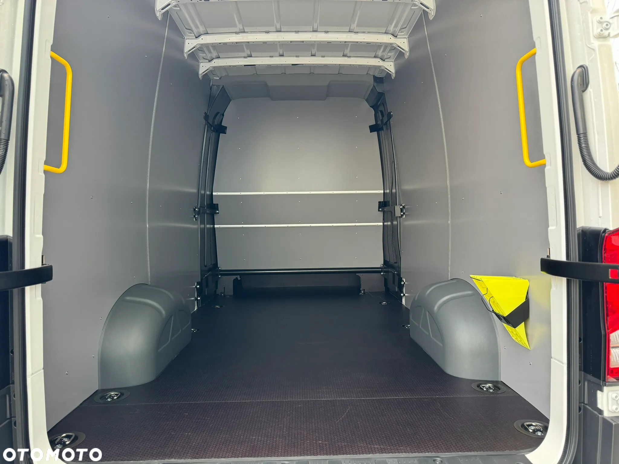 Volkswagen Crafter Brygadówka 7 osób - 10