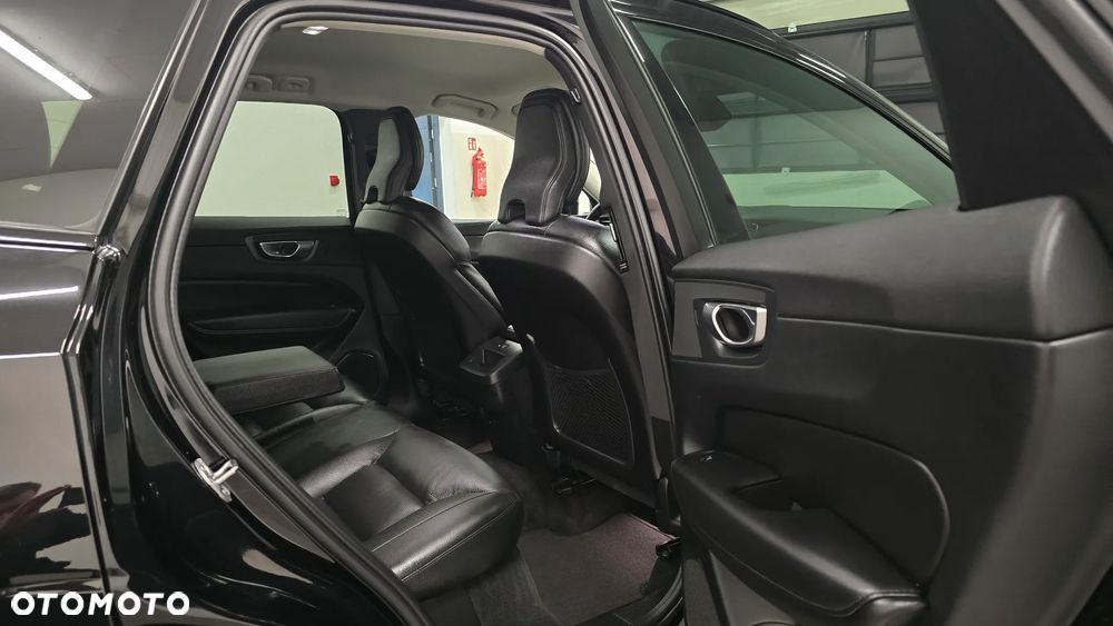Volvo XC 60 B4 D Plus Dark - 15