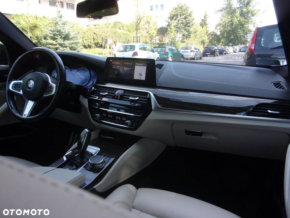 BMW Seria 5 530i xDrive Luxury Line - 18