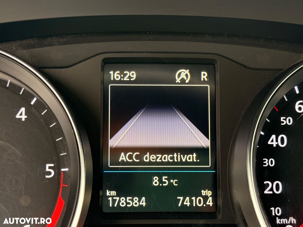 Volkswagen Passat - 16