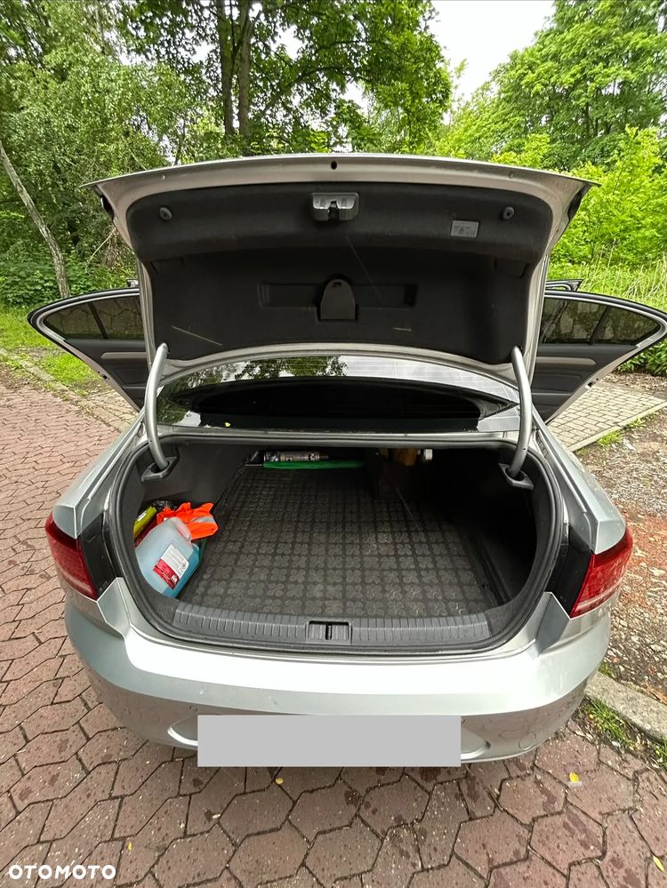 Volkswagen Passat - 4