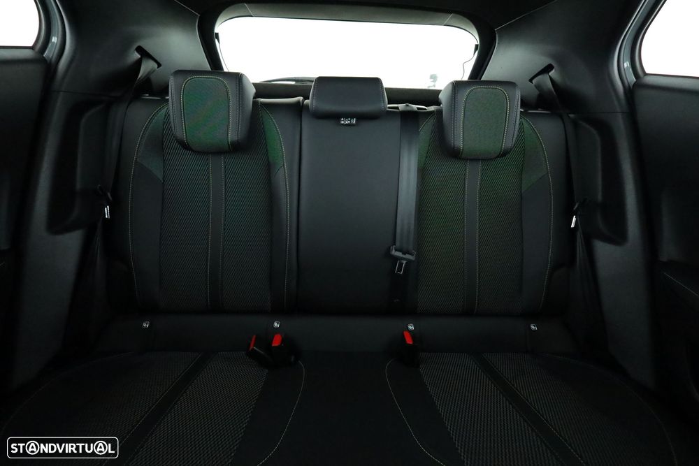 Peugeot 2008 PureTech 130 EAT8 GT - 7