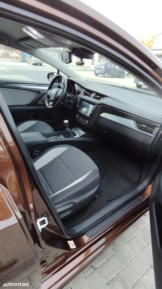 Toyota Avensis - 9