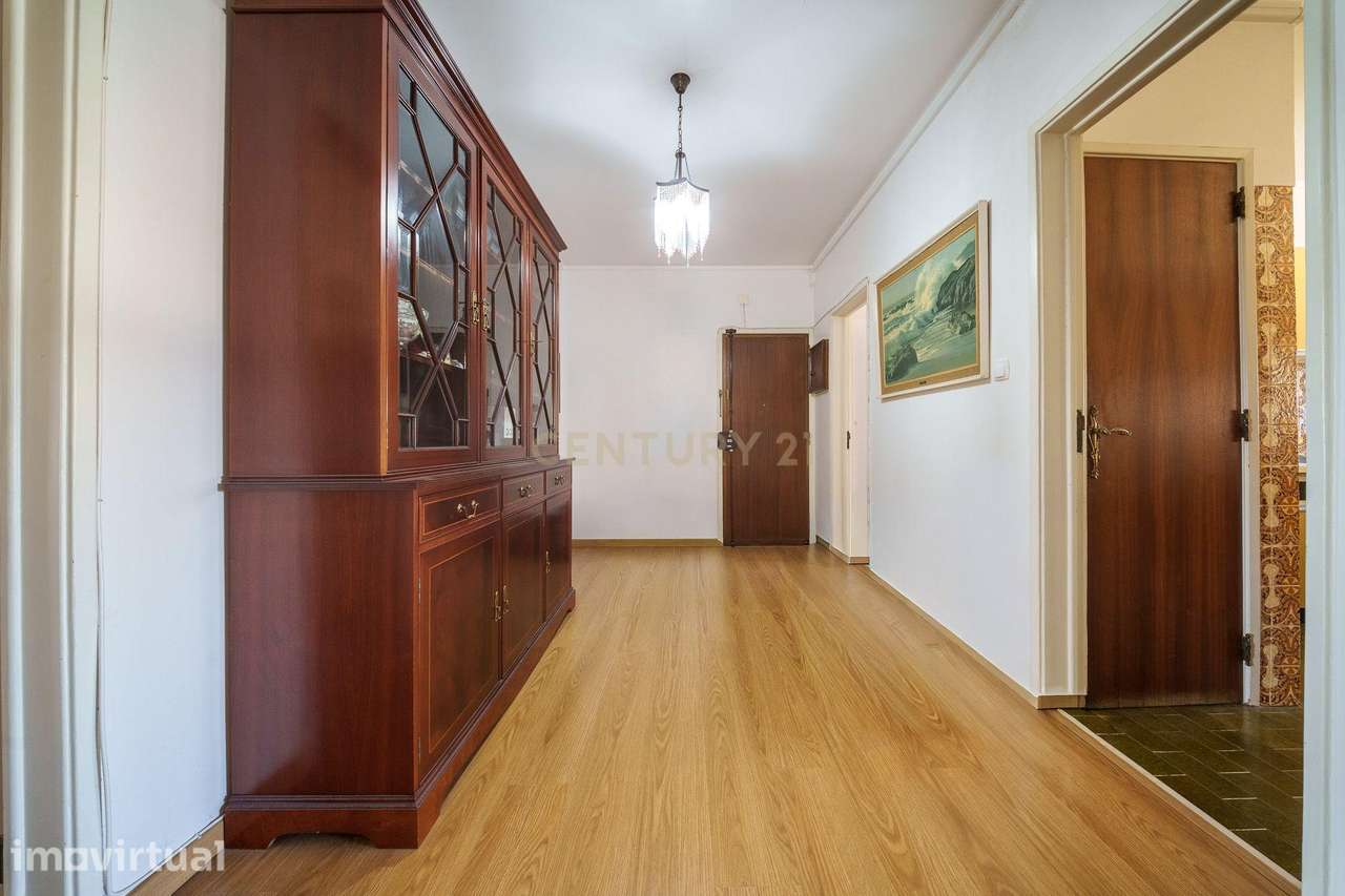 Apartamento T2 no centro de Odivelas a cerca de 10 minutos a pé do Met - Grande imagem: 2/19