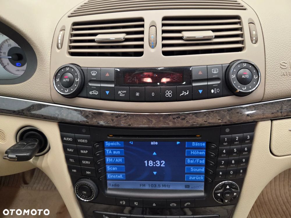 Mercedes-Benz Klasa E 320 CDI T Avantgarde - 23
