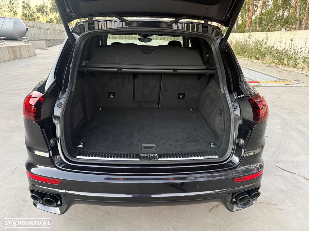 Porsche Cayenne GTS - 7