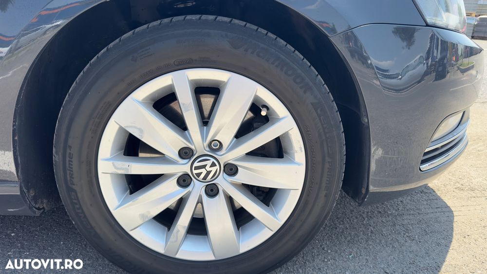 Volkswagen Passat 2.0 TDI Blue TDI Comfortline - 17