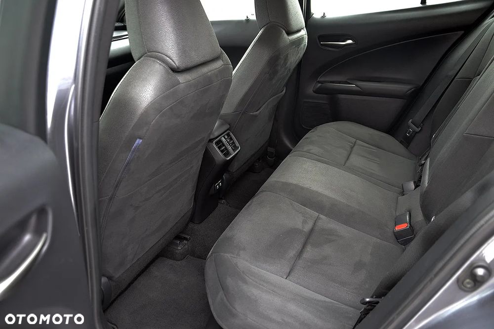 Lexus UX 250h Business Edition - 17