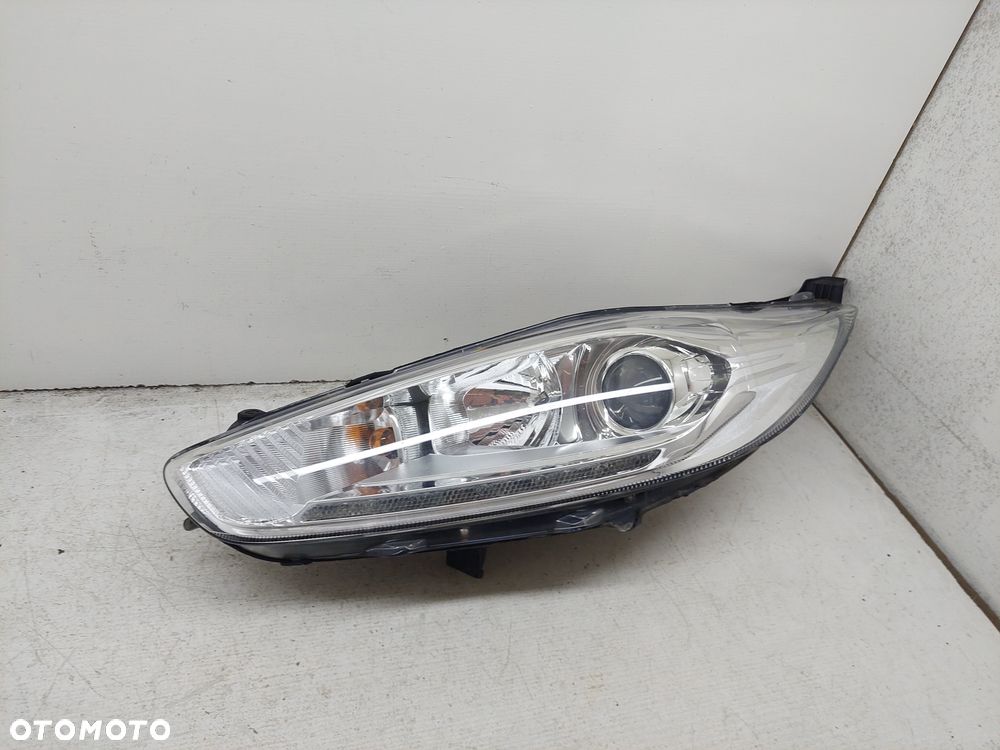 Ford Fiesta MK7 VII lift lampa przód led soczewka - 1