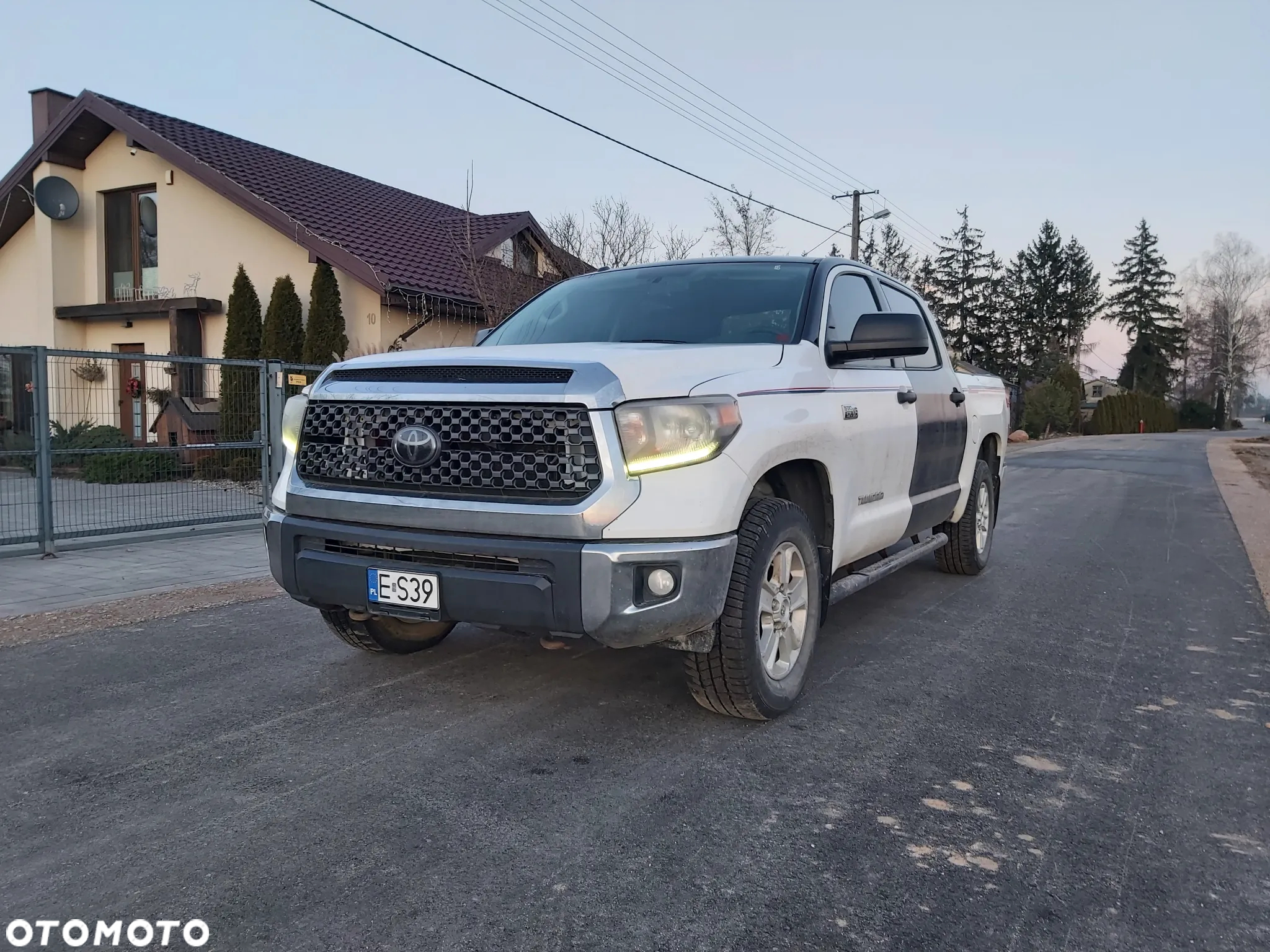 Toyota Tundra - 2