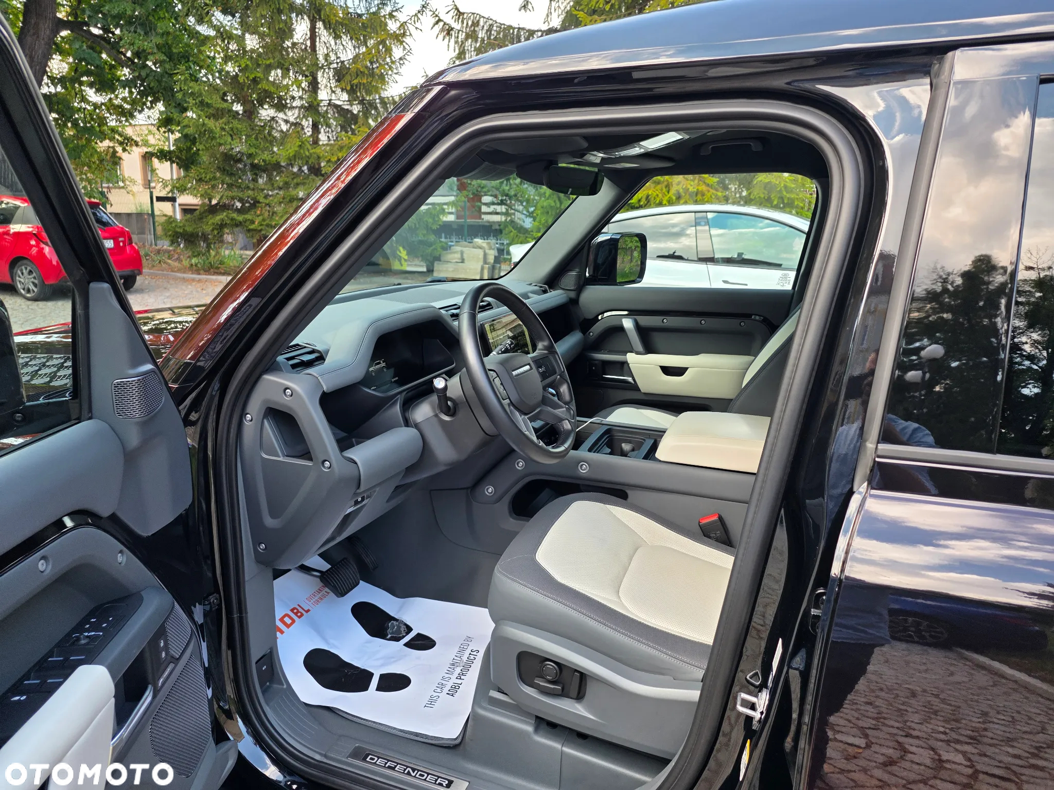 Land Rover Defender - 7