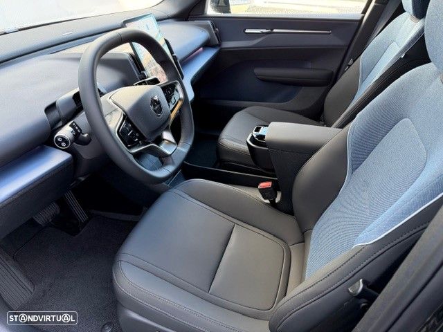 Volvo EX30 51 kWh Single Motor Black Edition - 11