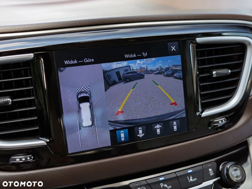 Chrysler Pacifica - 23