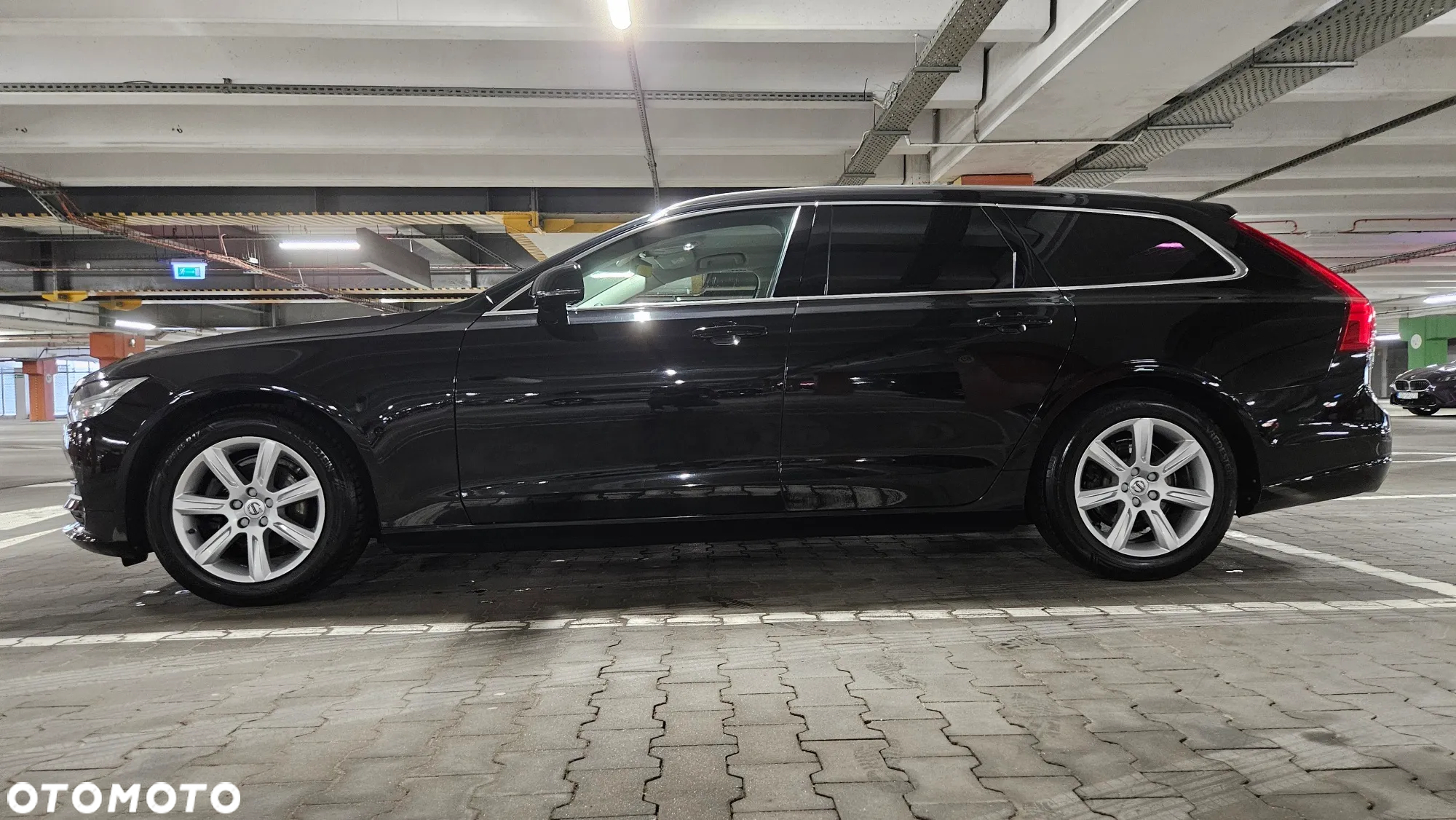 Volvo V90 D4 Momentum - 2