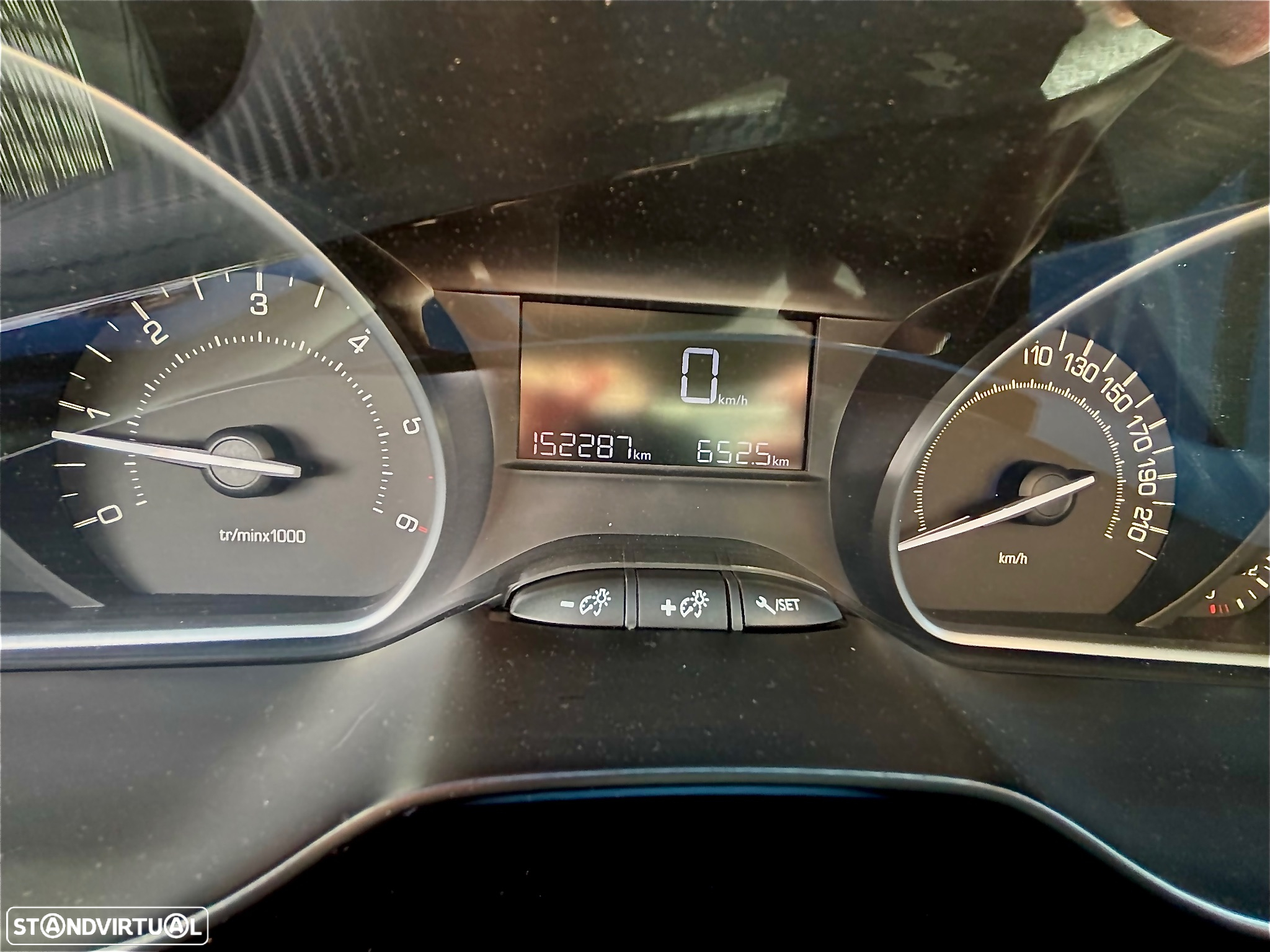 Peugeot 208 1.6 BlueHDi Style - 10