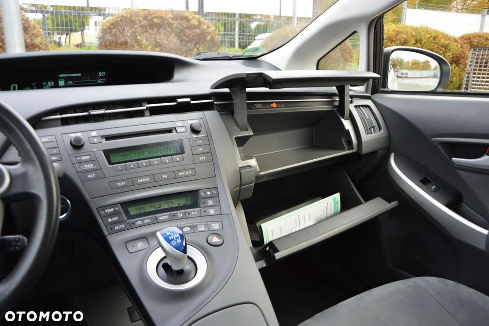 Toyota Prius 1.8 HSD Prestige - 10