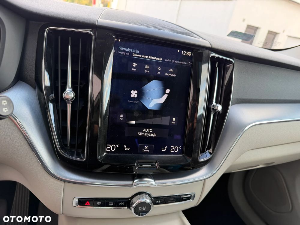 Volvo XC 60 D4 AWD Momentum - 28