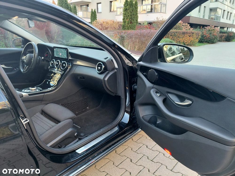 Mercedes-Benz Klasa C 180 9G-TRONIC - 28